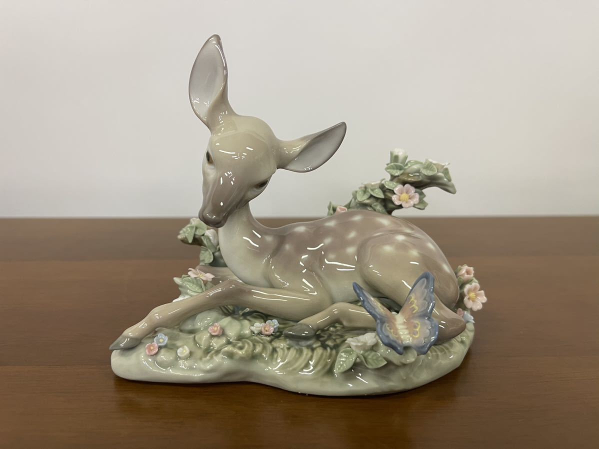 LLADRO リヤドロ No.5673 『子鹿と蝶』 フィギュリン 陶器人形 置物