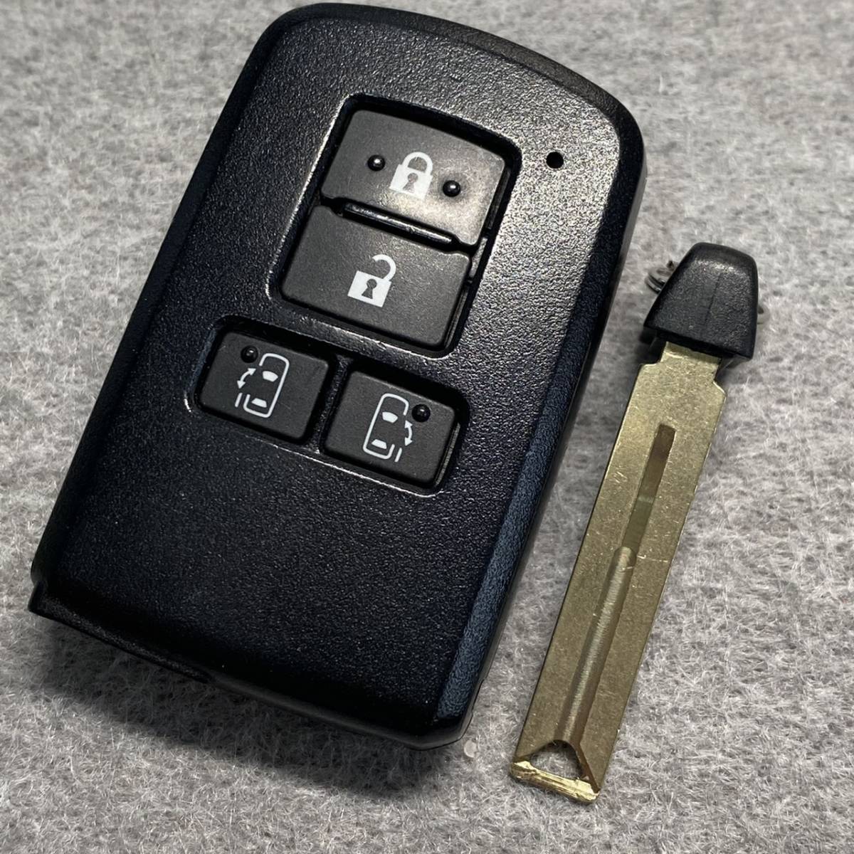 まとめ購入2点 初期化済 トヨタ スマートキー ノア ヴォクシー エスクァイア 基盤番号