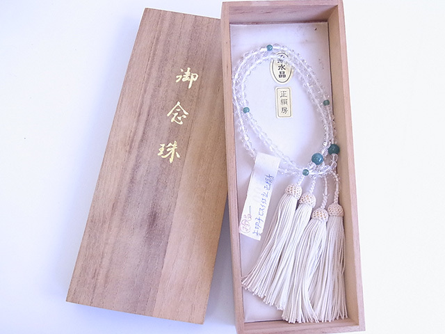 ☆宝の山☆【即決】【仏具】仏具屋廃業品　御念珠　本水晶　上切子　翡翠仕立て　正絹房　約7ミリ　L210621-50_1