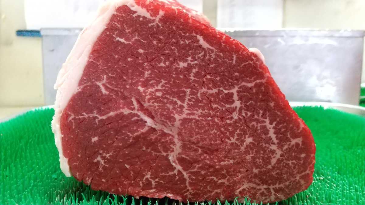 激安大特価，爆買い 特選黒毛和牛 山口県産 特選黒毛和牛 赤身ブロック マクラ 1.21kg(ロース)｜売買されたオークション情報、yahooの商品情報をアーカイブ公開 - オークファン ロース