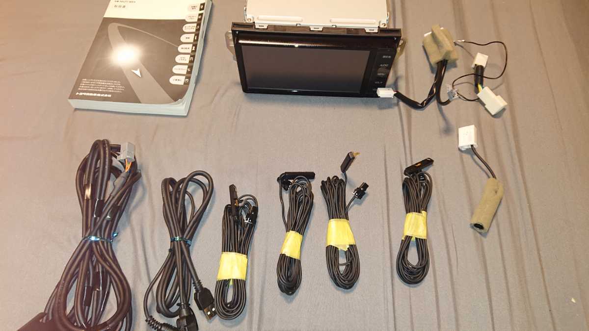 NSZT-W64 トヨタ純正 トヨタ SDナビ 高精細液晶 取説 新品フィルム 