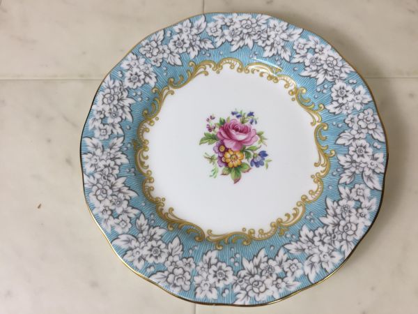 ロイヤルアルバート プレート t*u様 ロイヤルアルバート バラの花柄皿