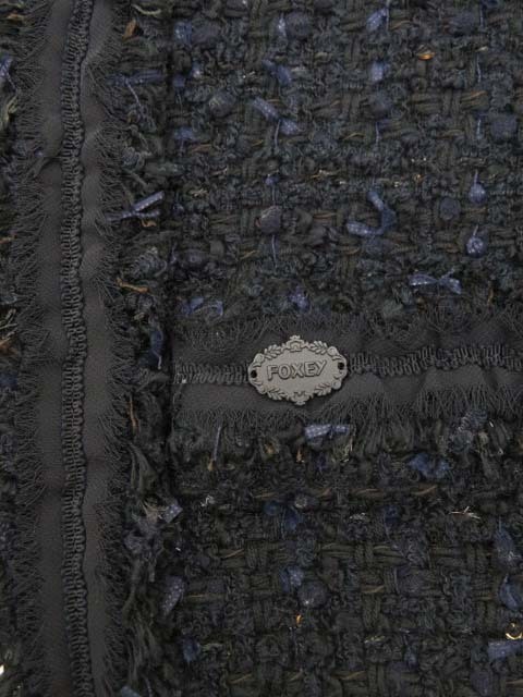 FOXEY　BOUTIQUE　ツイードジャケット　34863　ミッドナイト　38　コットンBLEND　＃ツイード　＃ロゴプレート　中古A1　AP-81936 FOXEYのフリマアイテム一覧 FOXEY 0 BOUTIQUE(フォクシーブティック) ツイードジャケット34863 BOUTIQUEフォックスファーカシミヤジャケット