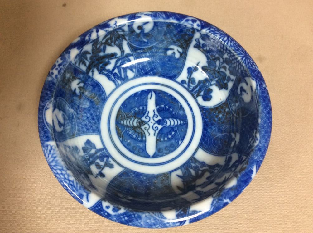 QM4102 古伊万里 染付 印判 見込 蝶の図 中鉢_3