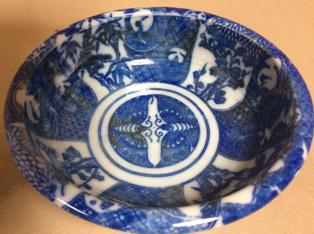 QM4102 古伊万里 染付 印判 見込 蝶の図 中鉢_4