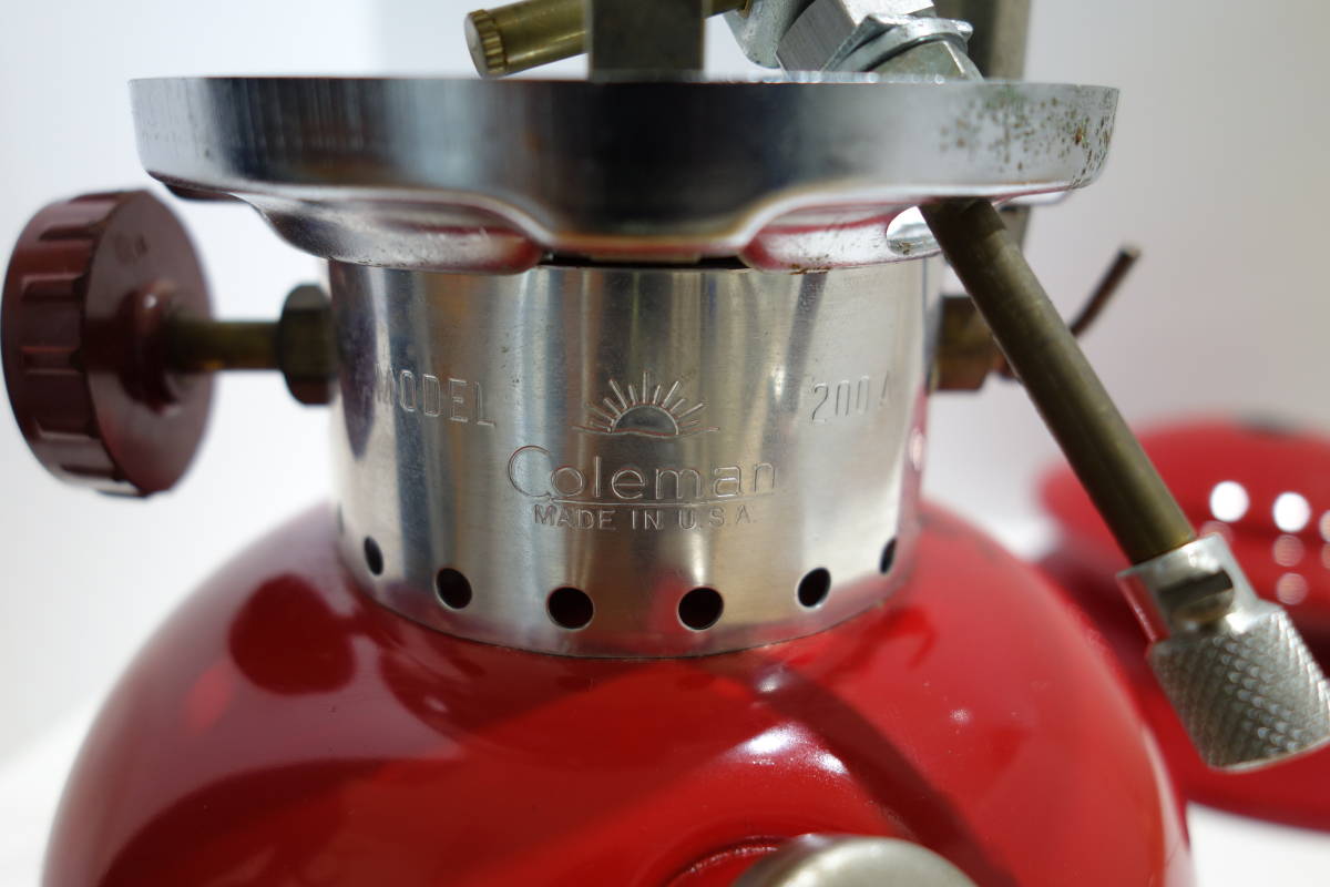 Coleman Model 200A Cherry Red Lantern Born 05⁄72