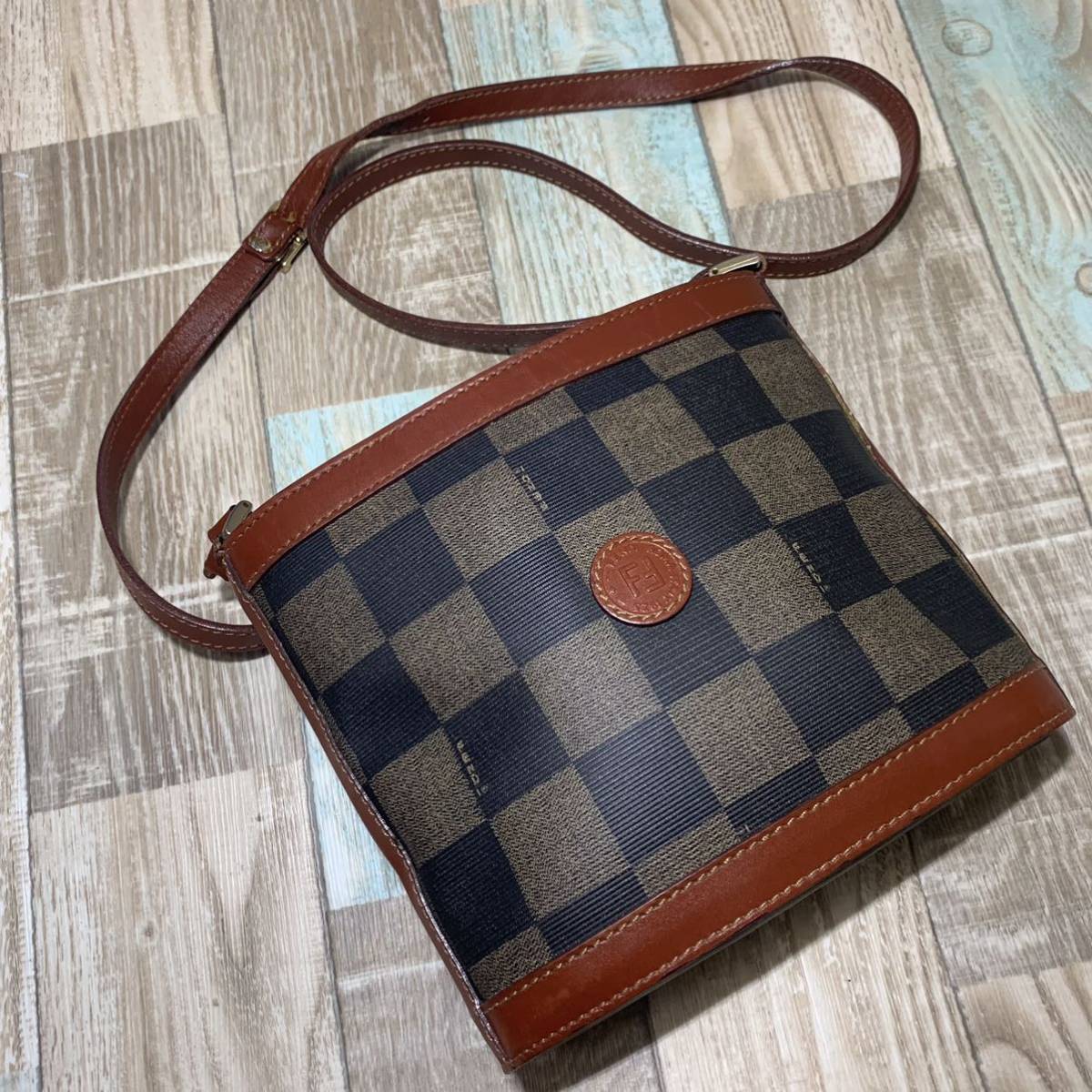 FENDI ショルダーバッグ ペカン柄 チェック フェンディ ミニ FENDI ショルダーバッグ ペカン柄 チェック フェンディ ミニ