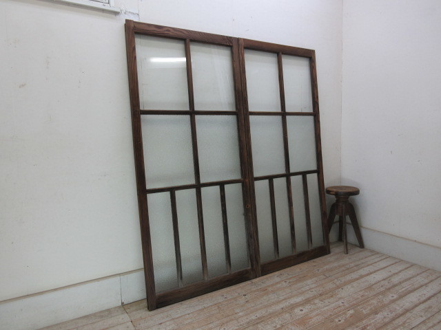 古い木味ダイヤガラスの窓2枚組B223　　　　アンティーク建具引き戸扉ドア戸窓玄関店舗什器カフェ什器無垢材古家具