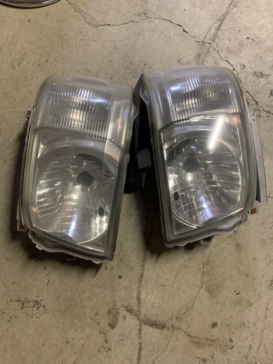 中古 レベライザー付き 200系 ハイエース トヨタ 純正 ヘッドランプ