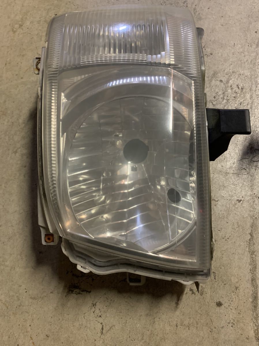 中古 レベライザー付き 200系 ハイエース トヨタ 純正 ヘッドランプ