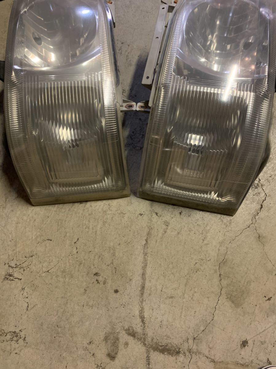 中古 レベライザー付き 200系 ハイエース トヨタ 純正 ヘッドランプ