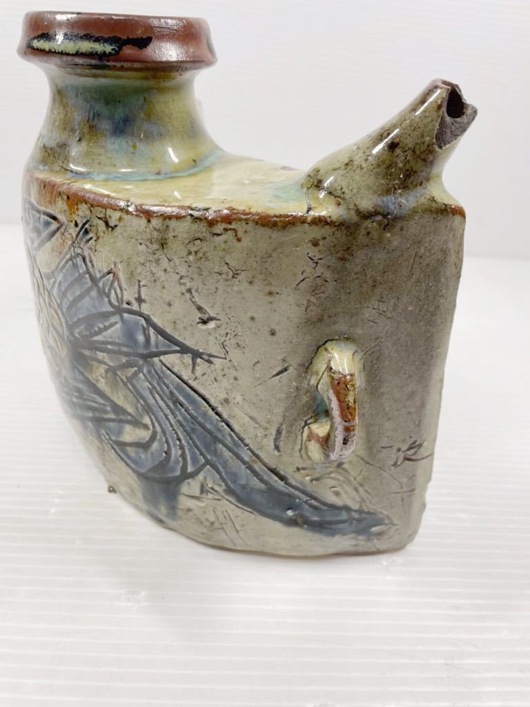壺屋焼 人間国宝 金城次郎作 抱瓶 魚紋 沖縄 魚文抱瓶(箱直筆)