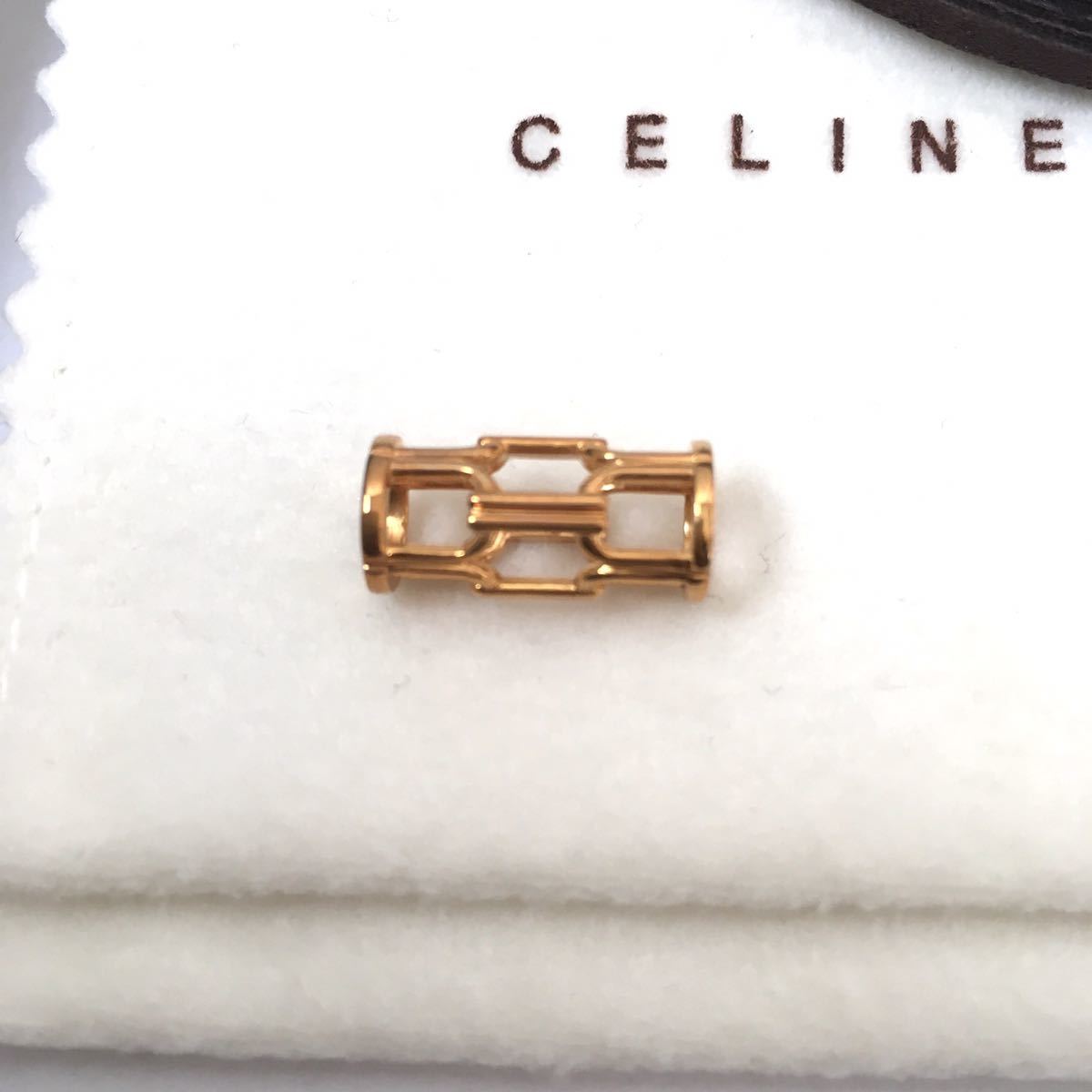 セリーヌの限定ネックレス - 家に代々伝わるジュエリーを圧縮した