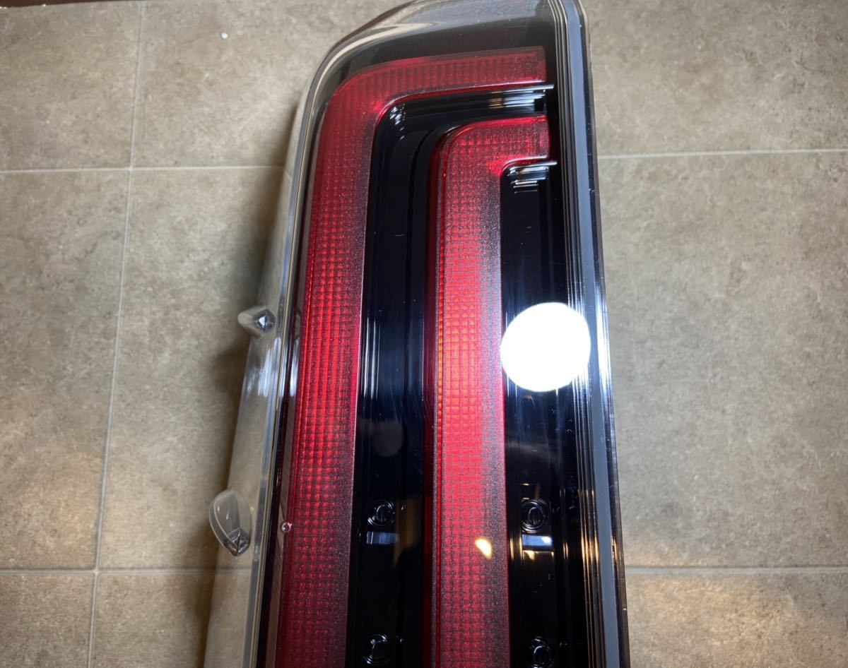 新車外し・極美品】トヨタ 純正 ノア ヴォクシー LEDテールランプ 80系 