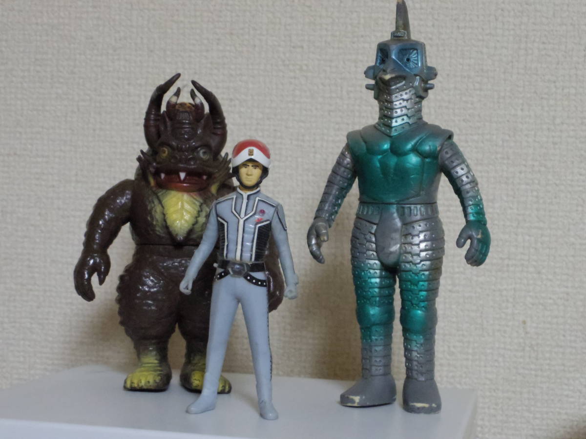  ウルトラセブン モロボシダン＋カプセル怪獣２体(ウルトラセブン)｜売買されたオークション情報、yahooの商品情報をアーカイブ公開 - オークファン ウルトラセブン
