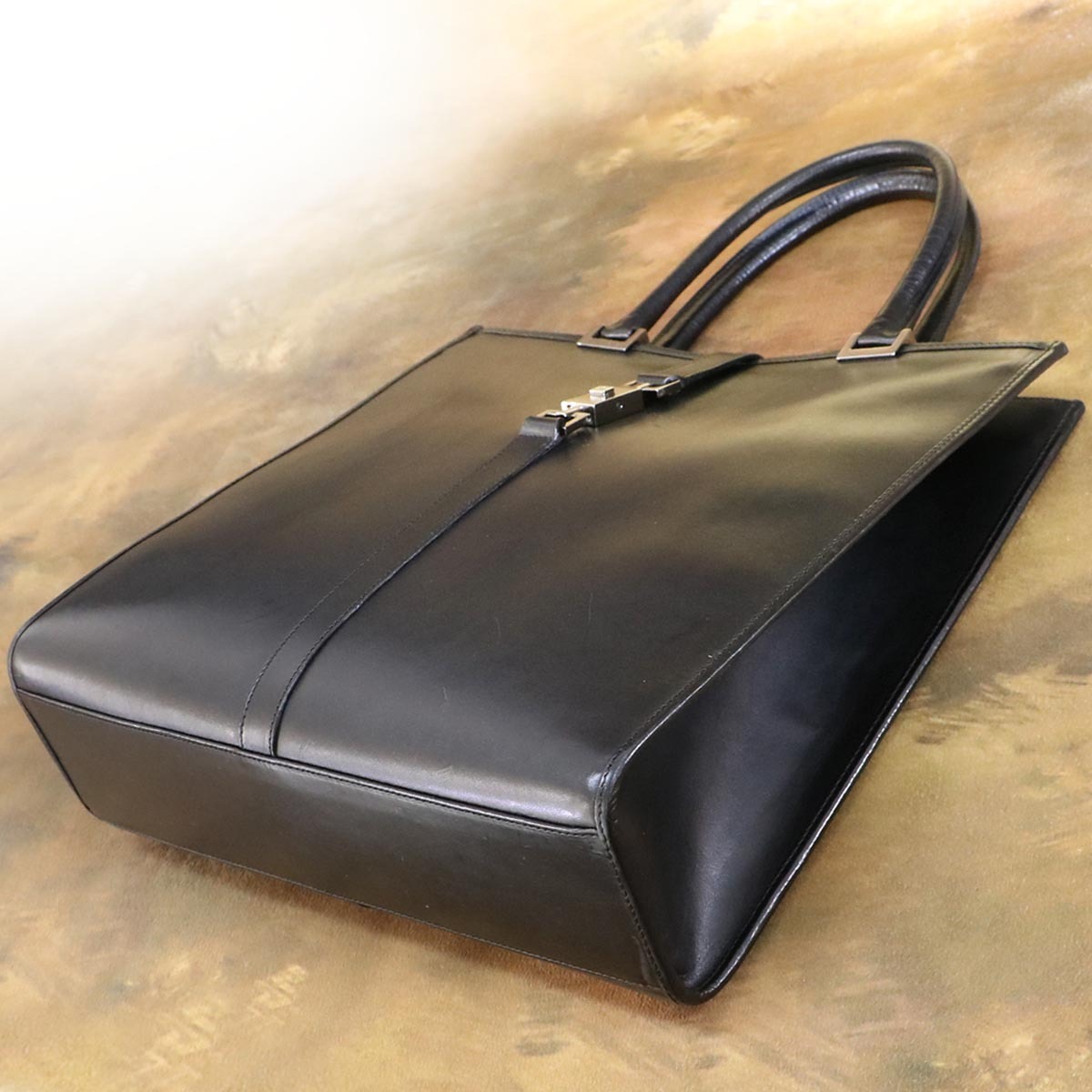 本物 超美品 グッチ 最高級オールレザー SVジャッキー金具 縦型メンズ 