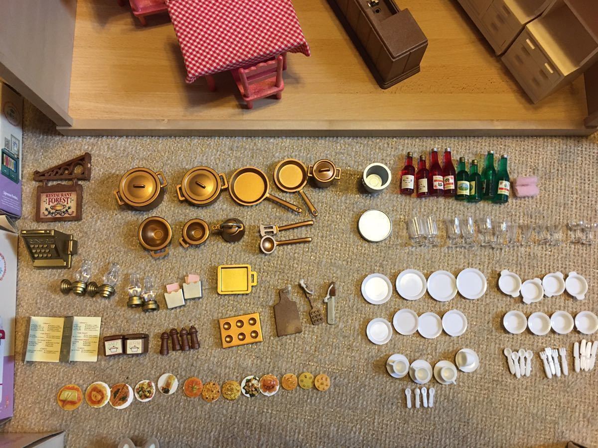 【シルバニアファミリー】まとめ売り 森のレストラン 雑貨屋さん 二段ベッド 乳母車 本棚 チャイルドラック 勉強机 ミシン 三面鏡 風呂など_4