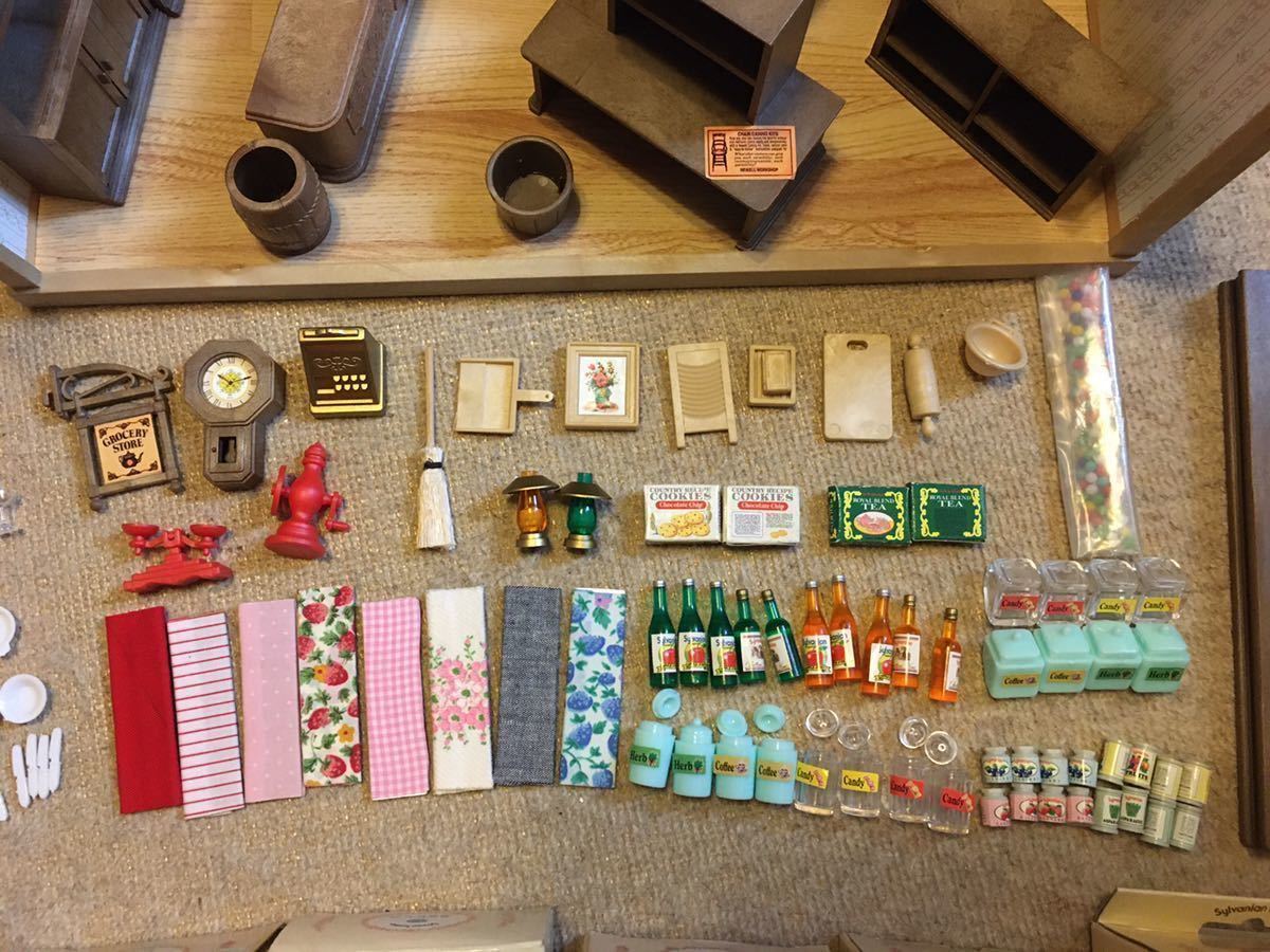 【シルバニアファミリー】まとめ売り 森のレストラン 雑貨屋さん 二段ベッド 乳母車 本棚 チャイルドラック 勉強机 ミシン 三面鏡 風呂など_5