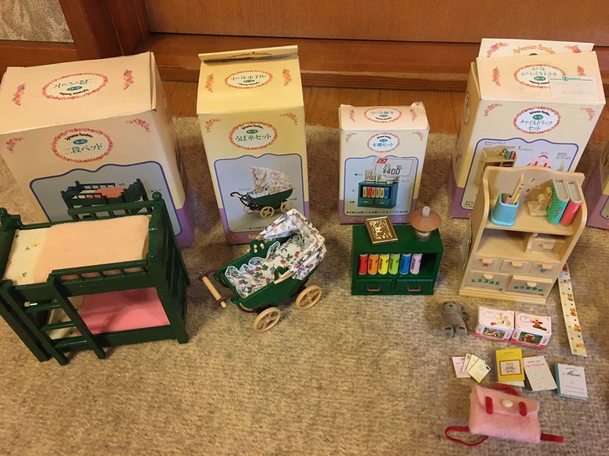 【シルバニアファミリー】まとめ売り 森のレストラン 雑貨屋さん 二段ベッド 乳母車 本棚 チャイルドラック 勉強机 ミシン 三面鏡 風呂など_7