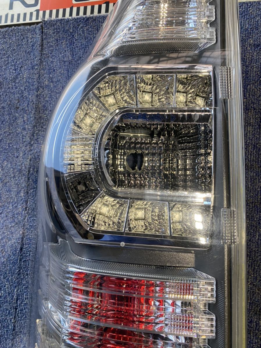 ヴォクシー トヨタ 後期 左 テールランプ ZRR70⁄75 前期 28-220 70系