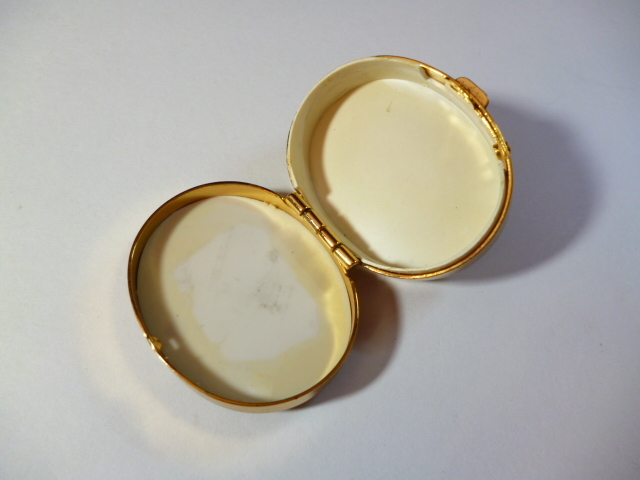 □シェルカメオ10.3g□51.5ct 46.8×57.9mm ルース 彫刻 貴婦人 作家物