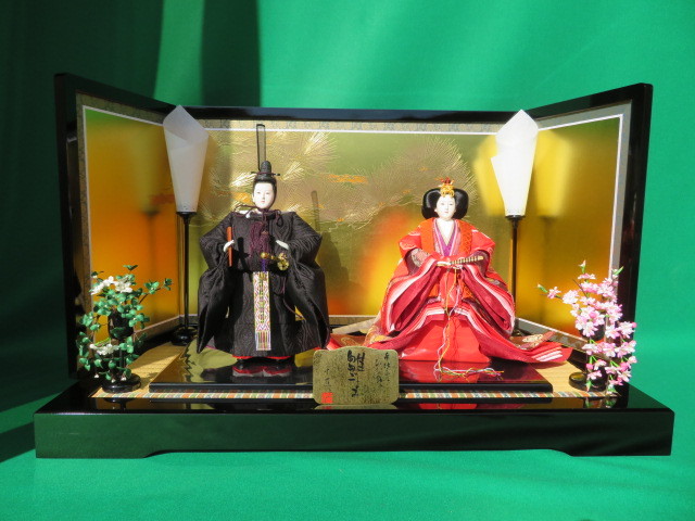 ZK783 時代雛道具/ひな道具 黒漆塗 牡丹唐草金蒔絵飾り棚 高30.5cm