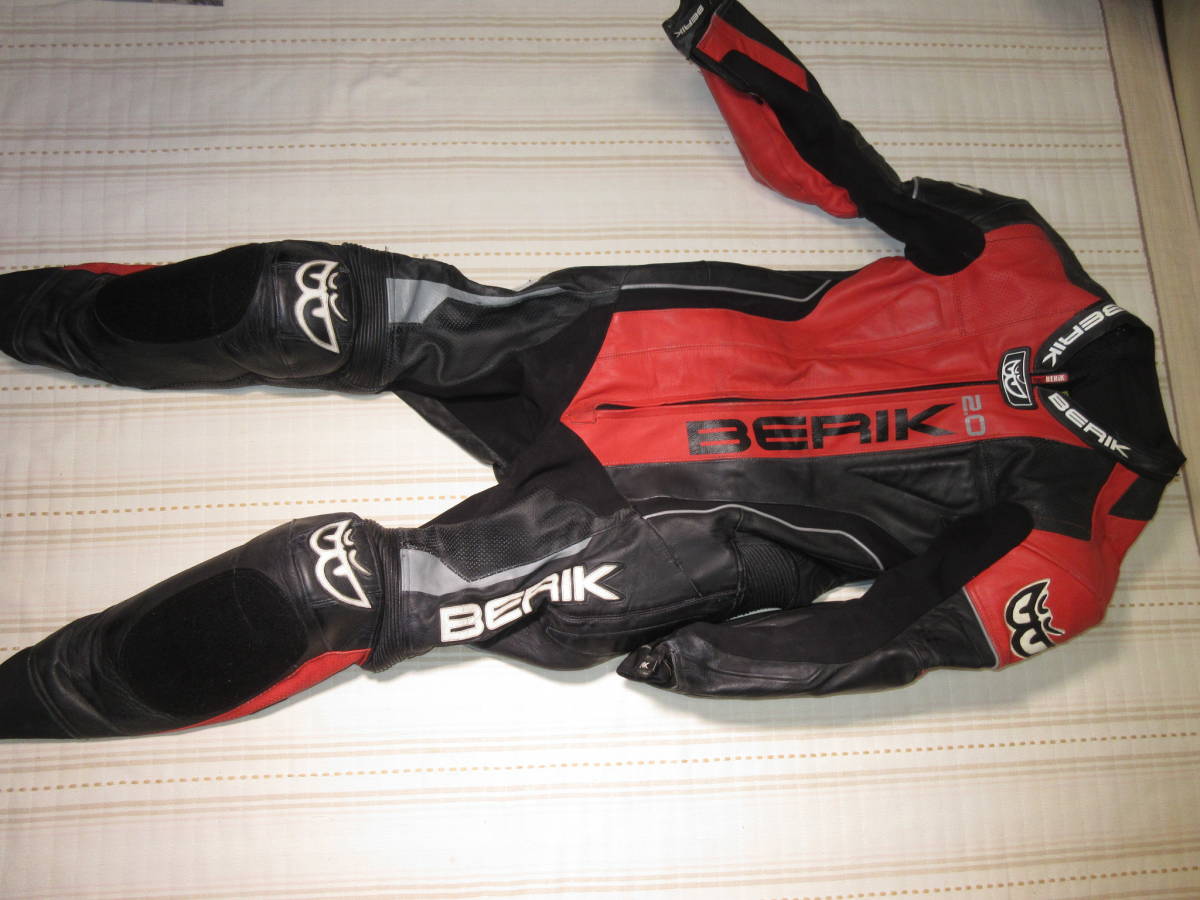 BERIK レーシングスーツ 革ツナギ ベリック 中古品 ブラック 2026年