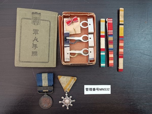 美術品・アンティーク・コレクション 超希少 日本陸軍 勲章と証書セット
