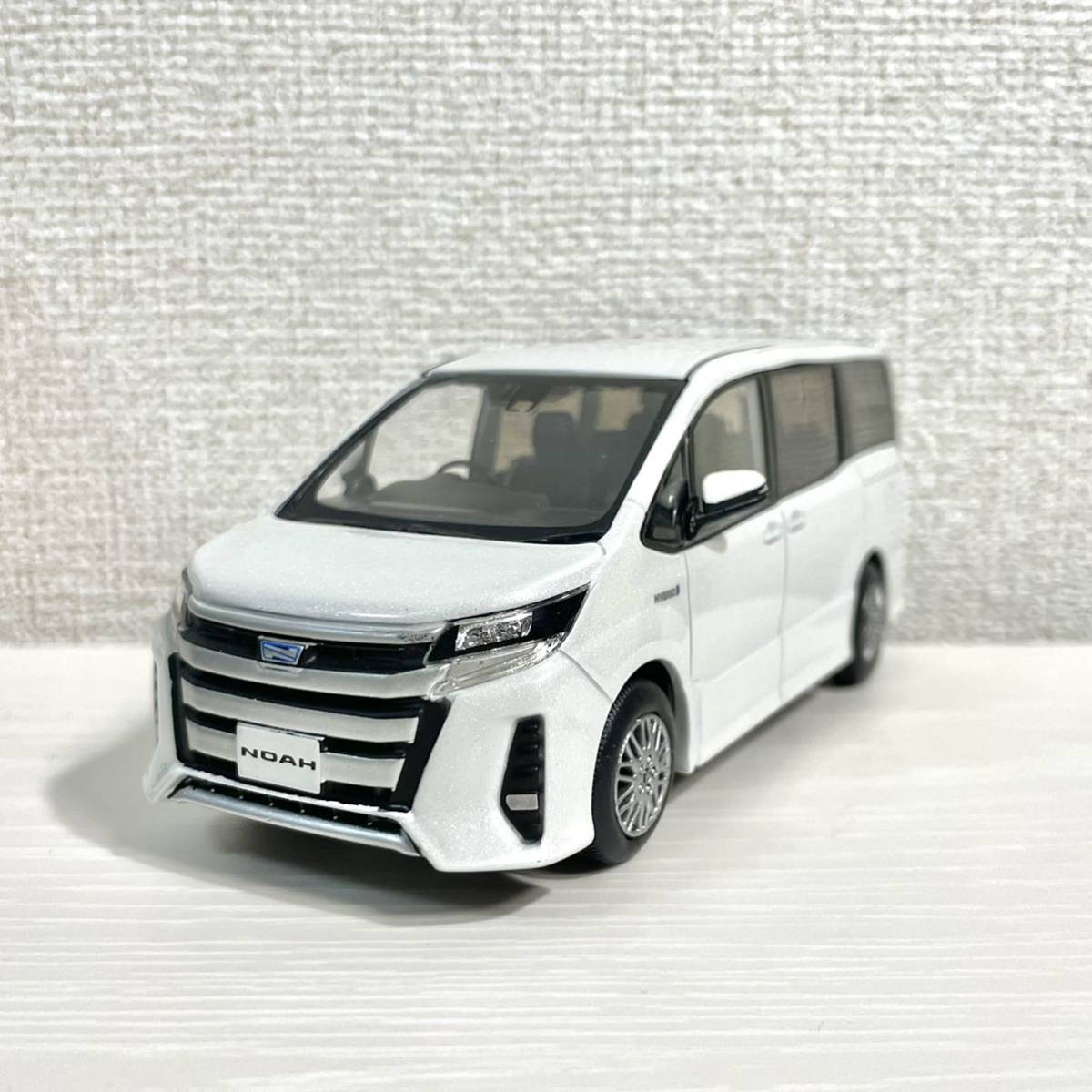 即決 非売品 トヨタ ノア NOAH カラーサンプル 1/30 ミニカー 非売