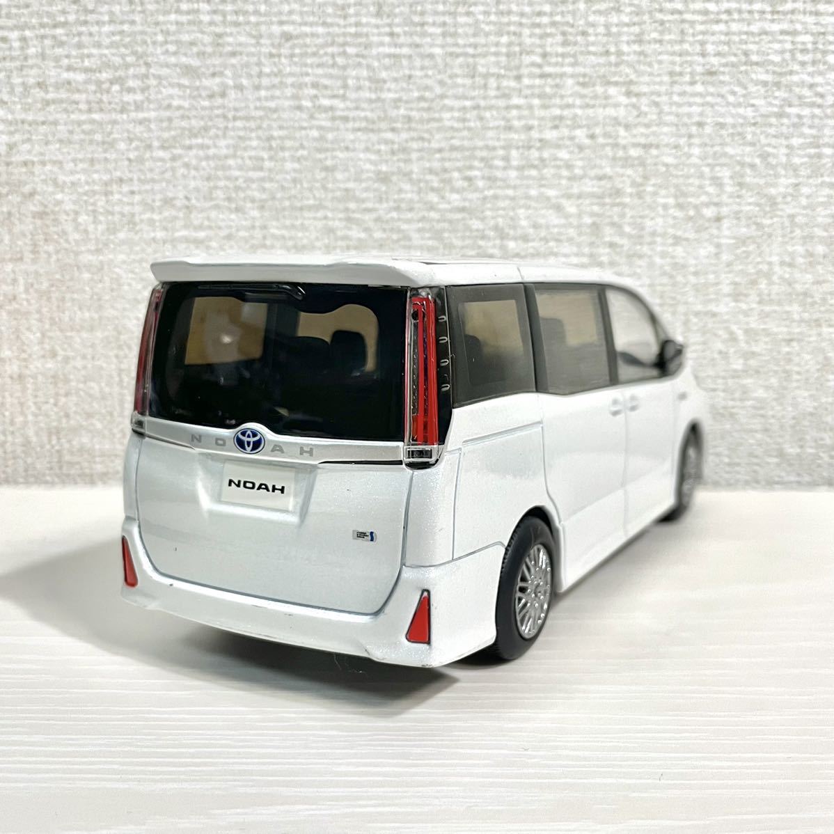 即決 非売品 トヨタ ノア NOAH カラーサンプル 1/30 ミニカー 非売