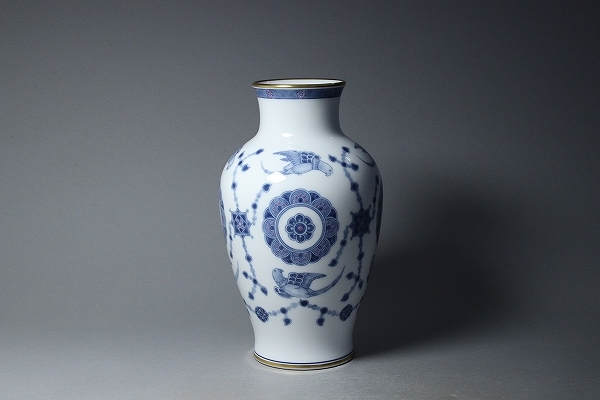  最高級 大倉陶園 色絵呉須金縁花鳥文様花瓶 フラワーベース(大倉陶園)｜売買されたオークション情報、yahooの商品情報をアーカイブ公開 - オークファン 大倉陶園