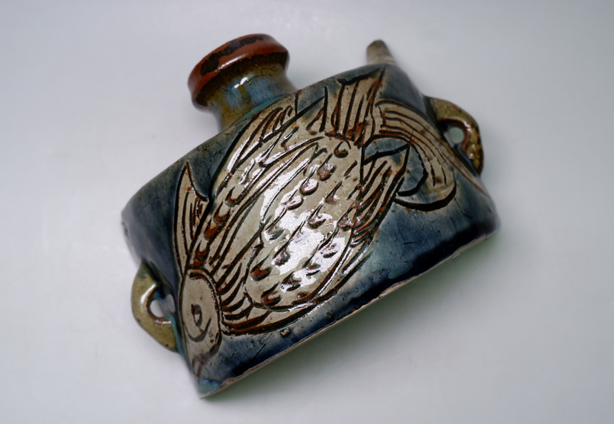 MKA】人間国宝 金城次郎 魚文抱瓶 沖縄 壺屋 真作保証 工芸品 壺屋