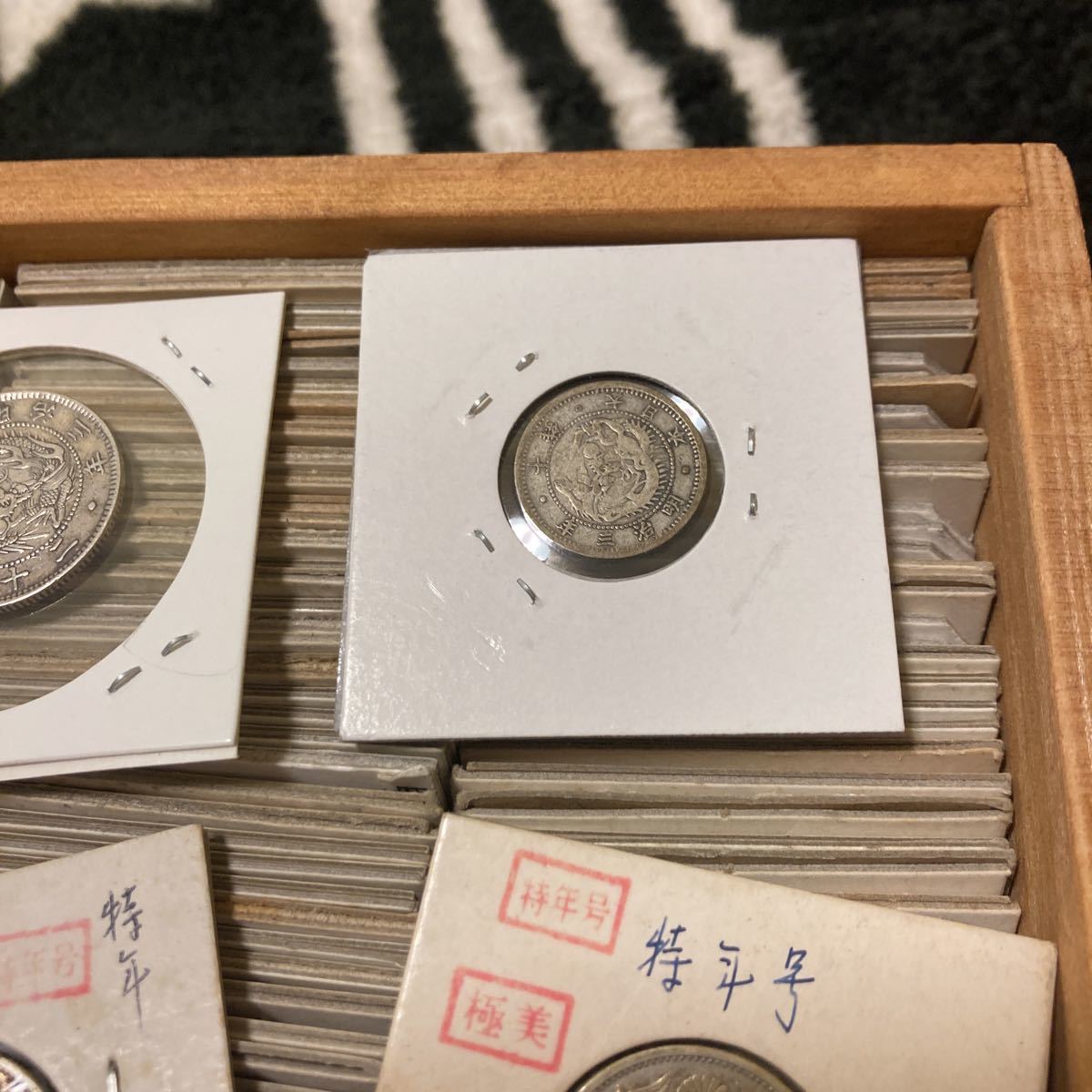 古銭 大量 まとめ ケース入り 銀貨 古銭 銅貨(日本)｜売買された