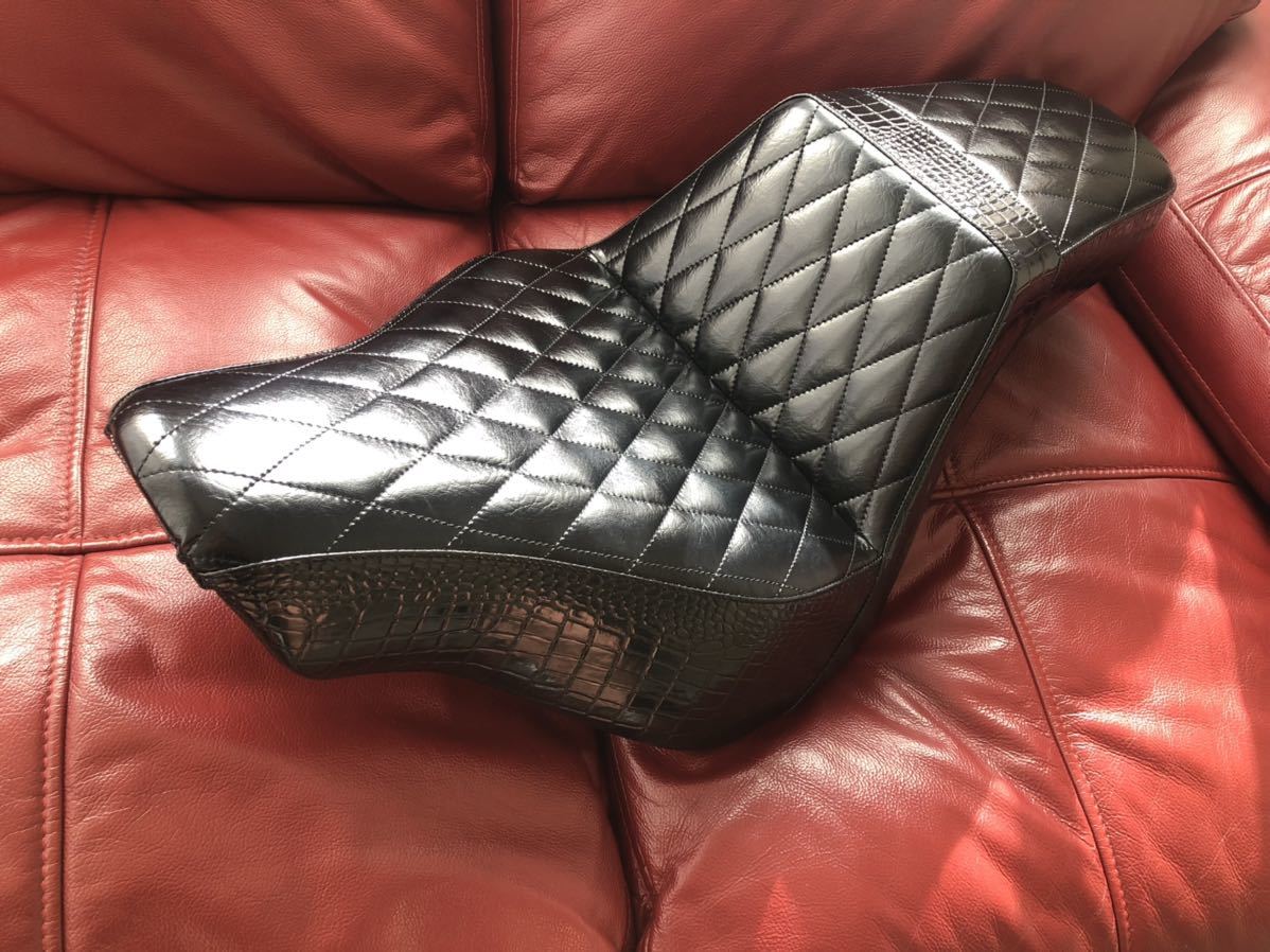 King&Queenハーレーシート 黒 合成皮革 中古