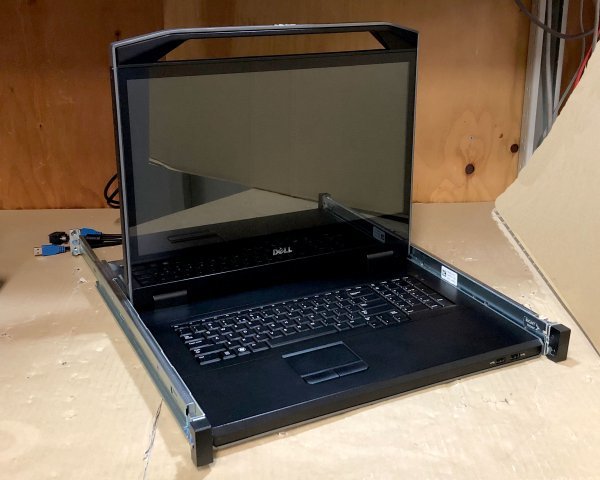 DELL 18.5inch 1Uラックマウント LED KMMコンソール FPM185 DELL 18.5inch 1Uラックマウント LED KMMコンソール FPM185