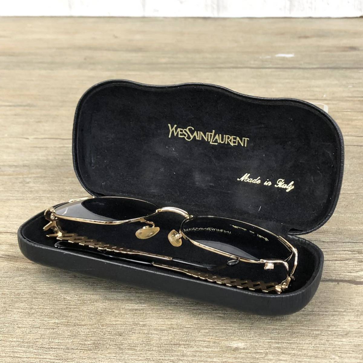 Yves Saint Laurent ブラックサングラス ケース付き 【公式通販】