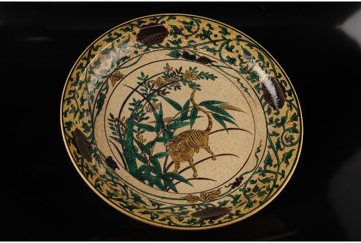 URA]古九谷色絵竹虎花唐草図高台皿/43cm/4-12-86(検)骨董/九谷焼/大皿