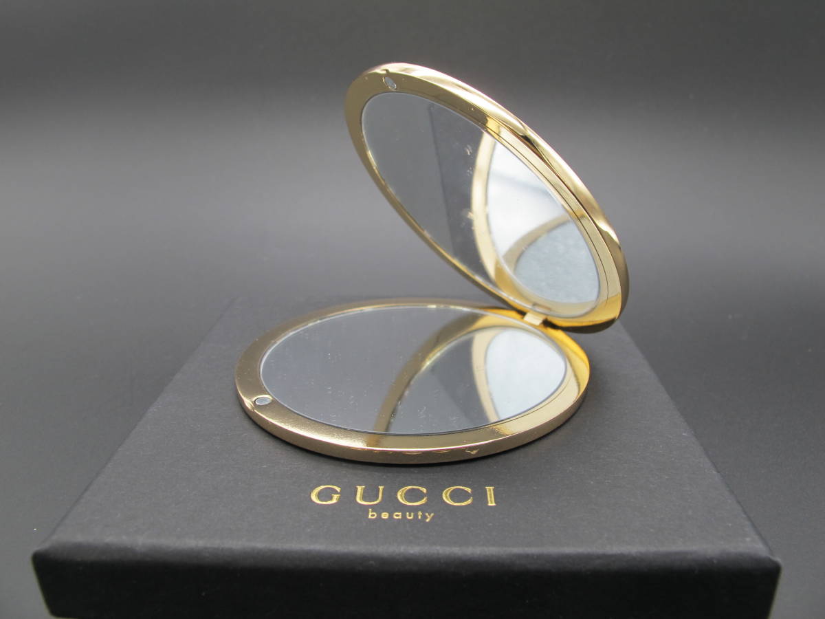 美品　GUCCI ノベルティーミラー　レア　グッチ　ライトストーん装飾　ゴールド GUCCI グッチ ノベルティミラー 丸型 ゴールド 2面鏡 グッチ