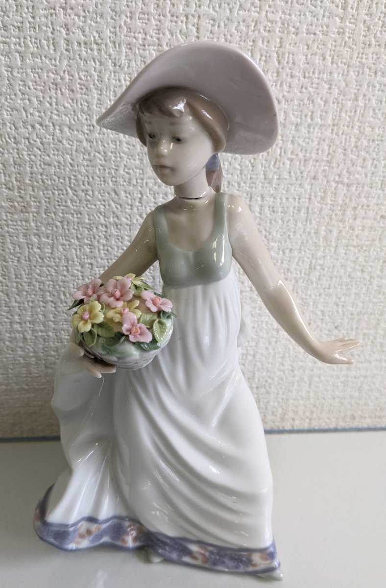 リヤドロ公式オンライン | リヤドロ 平和の花かご 花かごの少年