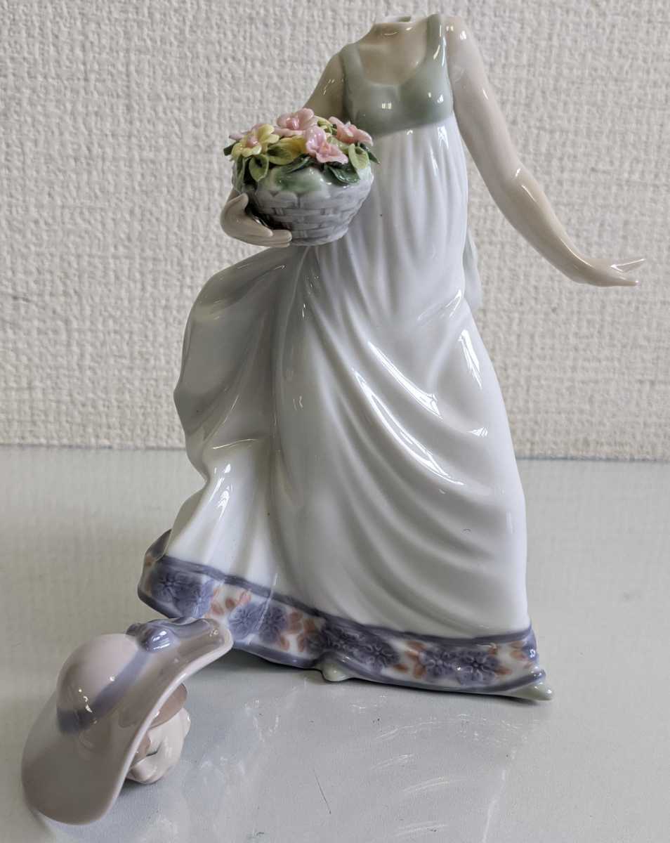 LLADRO リヤドロ 01286 花籠を背負う少年 フィギュリン 箱付 リヤドロ公式オンライン | リヤドロ 平和の花かご 花かごの少年