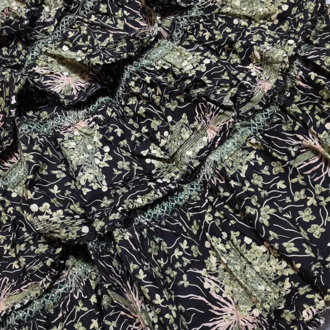 ワンダフルワールド】スモッキング刺繍/白詰草柄/被せティアード