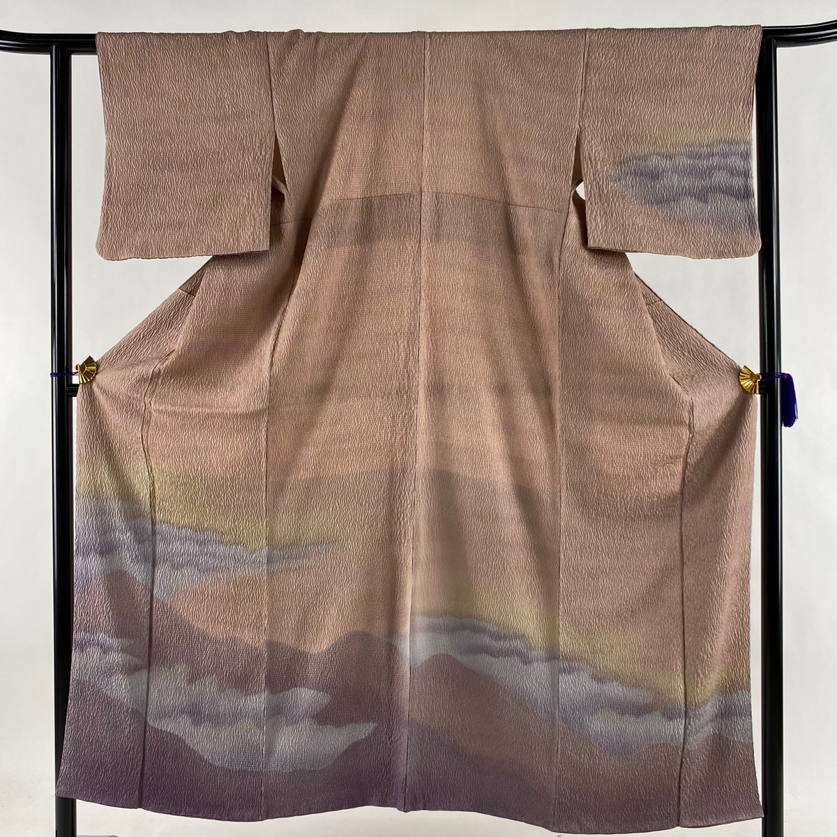 【定番人気，新品】 訪問着 秀品 山並み 霞 縫い締め絞り ぼかし 薄紫 袷 151cm 62.5cm S 正絹(仕立て上がり)｜売買されたオークション情報、yahooの商品情報をアーカイブ公開 - オークファン 仕立て上がり