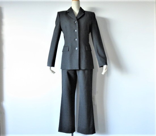 ■新品同様 上質美品 ヒロタ 【 Lisseo 】 リセオ 高級 ウール パンツスーツ 7号 9号 ＳM グレー ビジネススーツ S1674