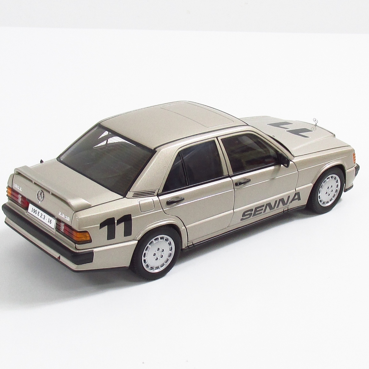 ミニカー AUTOart Mercedes-Benz 190E 2.3-16 1/18 ミニカー AUTOart Mercedes-Benz 190E 2.3-16 1/18 ミニカー AUTOart