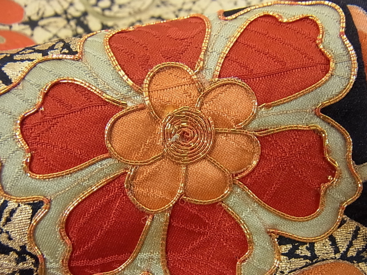 着物屋こころ□豪華振袖 作家物 駒刺繍 鳳凰飛鶴吉祥草花文 黒地 金彩 