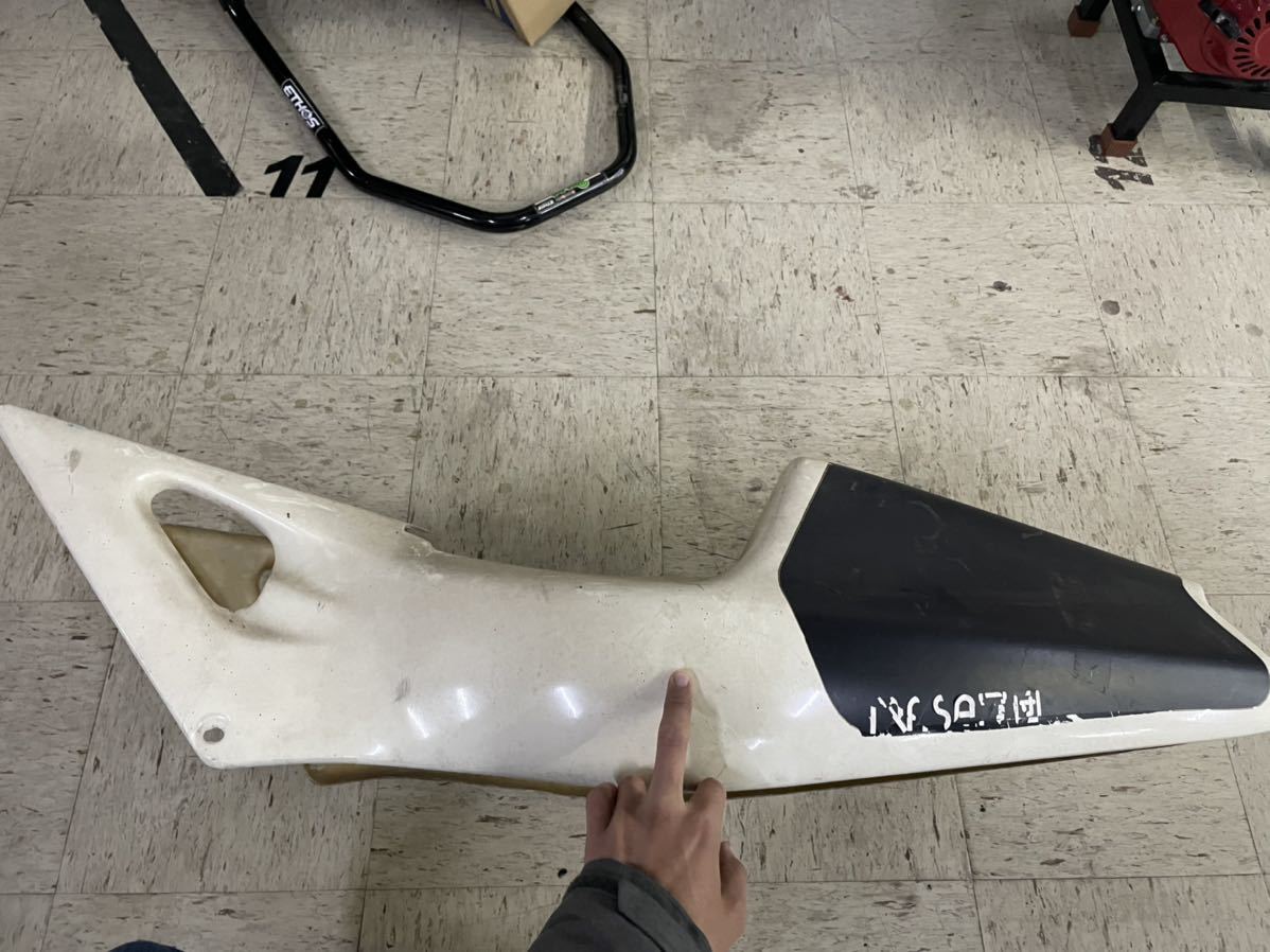 RVF 400？750？ 当時物シートカウル NC35 RVF400 シングルシートカウル