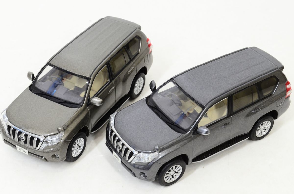 おもちゃ TOYOTA HILUX ブロンズメタリック ミニカー 1/30 非売品