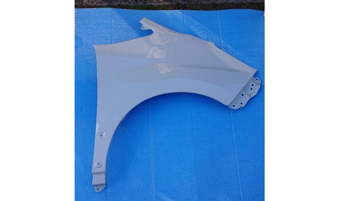 【送料無料，本物保証】 品 エスクァイア/ノア 80系/ZWR80G/ZRR80G/ZRR85G/ZRR80W/ZRR85W 純正 右フロントフェンダー パール トヨタ(フロント)｜売買されたオークション情報、yahooの商品情報をアーカイブ公開 - オークファン トヨタ用