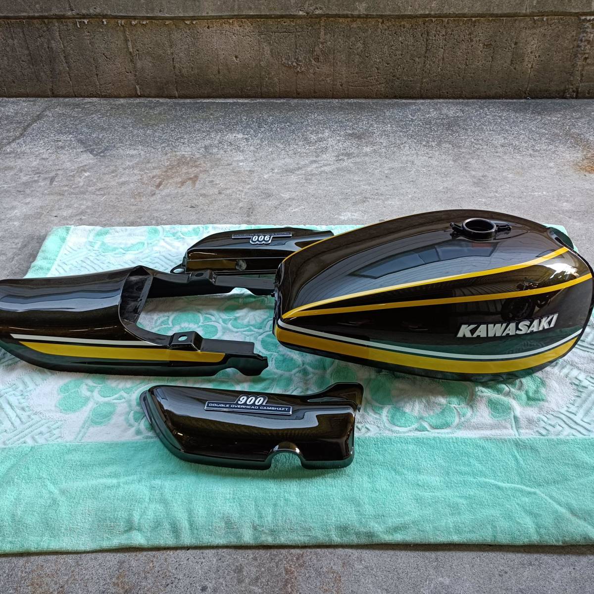 Z1 Z2 SUPER4 PMC製 イエロータイガー 外装セット コック付き 