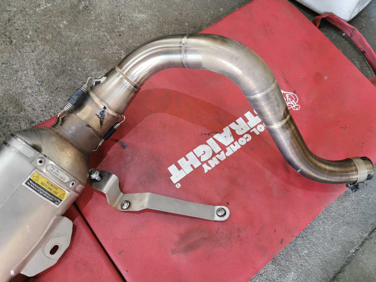 【新品未使用】アクラポビッチ マフラー KTM 125～390DUKE KTM DUKE 125 200 250 390用アクラポビッチマフラー 本物 中古美品 無転倒